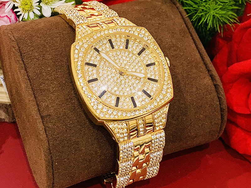 Đồng hồ vàng nữ full kim cương